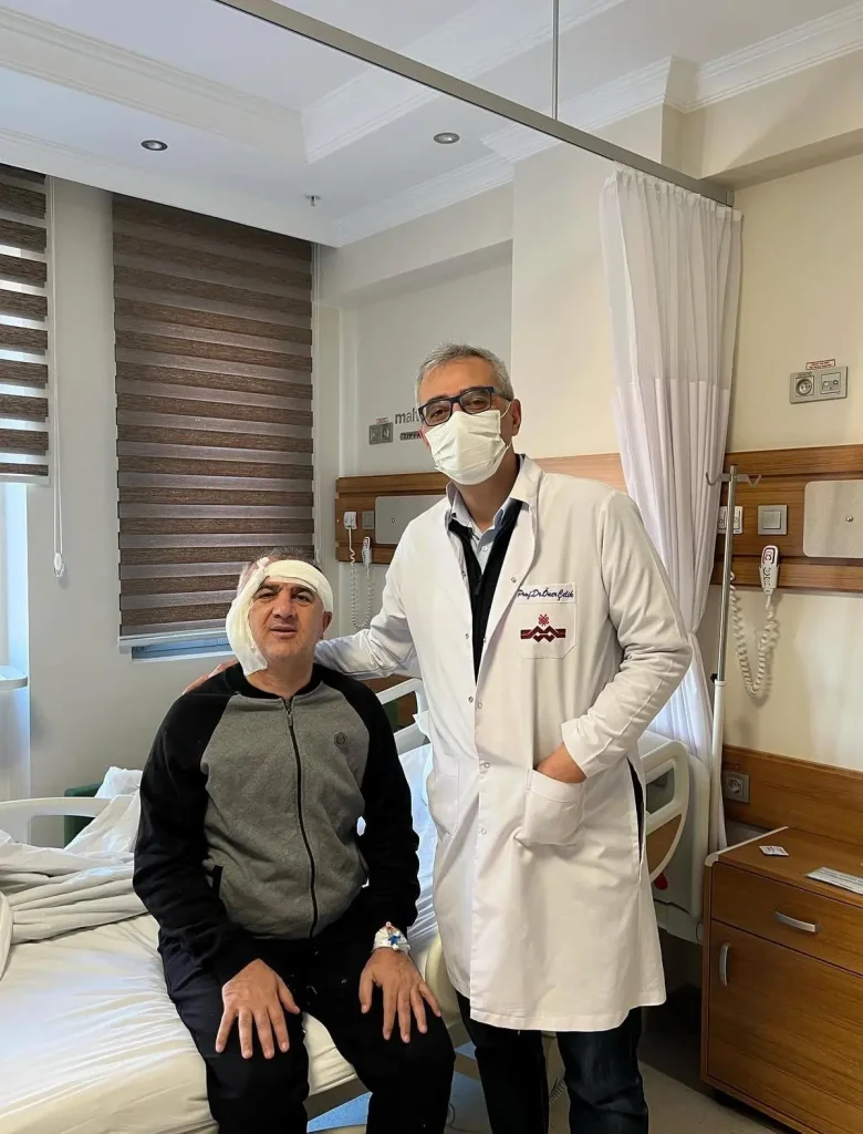 Sağ yüzeyel parotidektomi sonrası pansuman sargısı